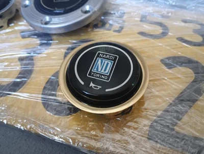 Botão de chifre RARO Nardi Classic OG GOLD  - Imagem 1 de 4