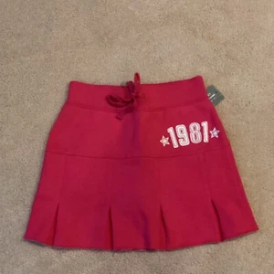 NWT GUESS GIRLS 14 DARKER PINK SKORT, 1981 ON FRONT, LOGO BACK, DECORATIVE TIE - Picture 1 of 3