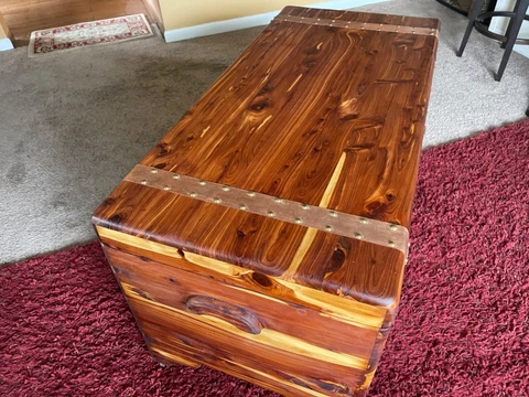 VINTAGE JUMBO AROMATIC CEDAR TRUNK WITH BRASS FITTINGS ORIGINAL WOOD CASTER Cover