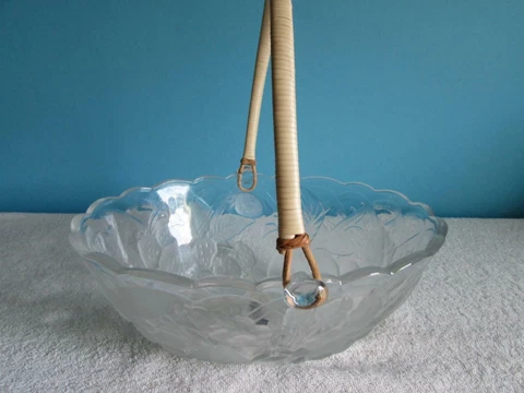 WP&G Glass Basket W/ Handle 11.5" x 9.5" Fruit Design Cover