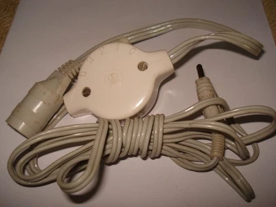 Ancienne Prise de Machine à Coudre avec Interrupteur 4A  3 Vitesses - Photo 1/3