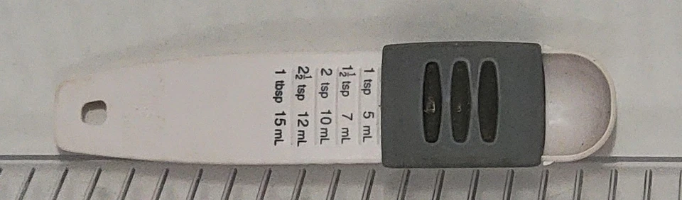 Pampered Chef Adjustable Measuring Spoon - Image 1 of 1