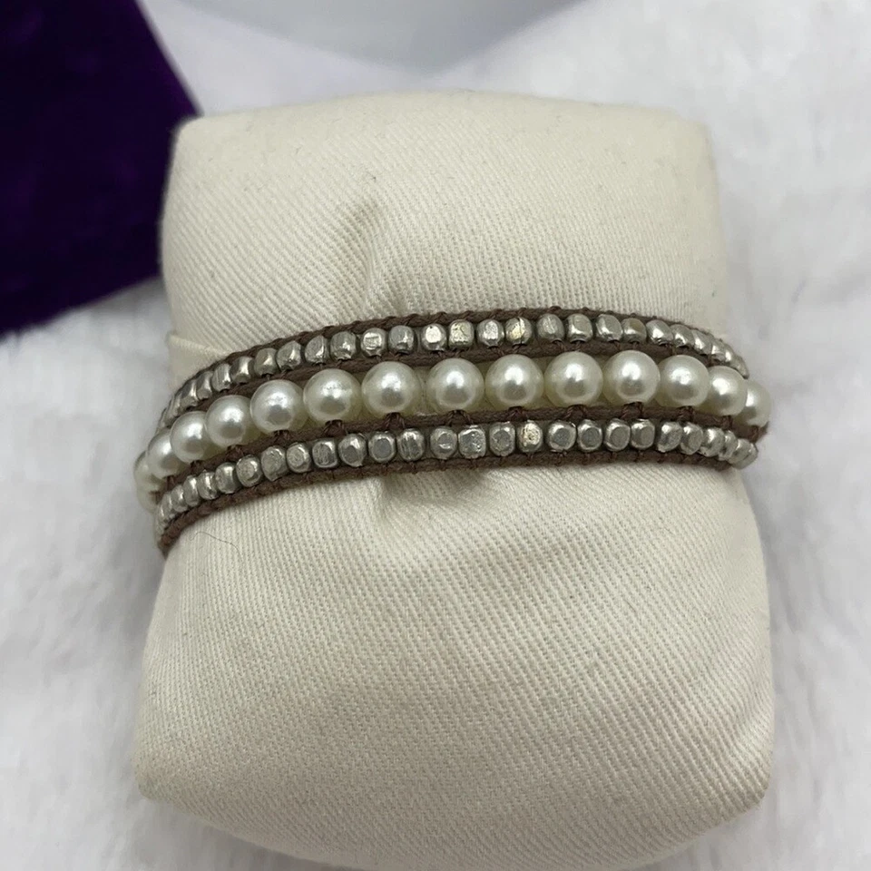 Pulsera AEO imitación perla metálica con cuentas marrón Foto 1 de 4