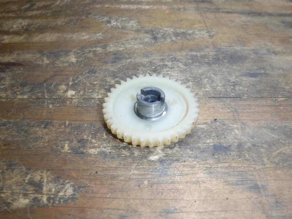 1996 Ds80 Oil Pump Drive Gear 1978 - 2004 - Image 1 of 4