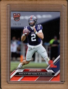 2024 Topps Now Bowman U Football 32 Jaxson Dart Red /10 Ole Miss Rebels - Bild 1 von 3