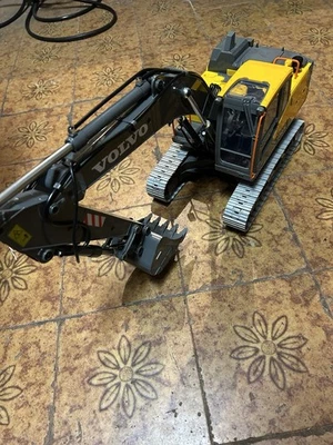 Escavtore Rc  Volvo EC160E  1:14 - Immagine 1 di 4