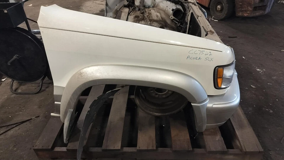 Used Front Right Fender fits: 1999 Acura Slx R. w/fender flare w/o antenna Front Foto 1 de 3