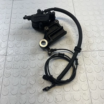 2024 KAWASAKI NINJA 500 PINZA DE FRENO TRASERO SOPORTE DE MONTAJE OEM Foto 1 de 4