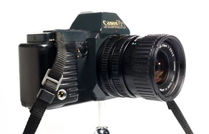 Canon T70 analoge Kleinbildkamera + Canon 35-70mm f3.5 Objektiv, sauber, gut & getestet - Bild 1 von 4