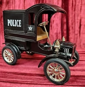 Ertl 1931 Hawkeye Anheuser Busch Budweiser Beer Delivery Truck Coin Bank Red - Picture 1 of 21