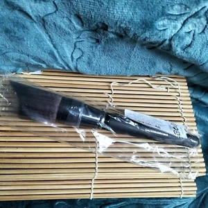 BAREMINERALS LONG HANDLE SOFT CURVE FACE AND CHEEK BRUSH NEW - Picture 1 of 3