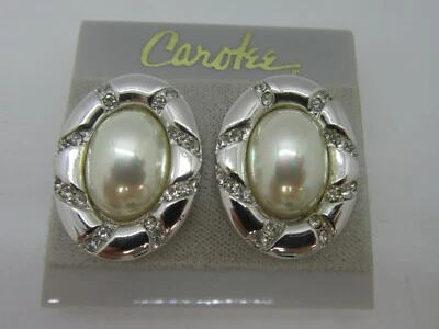 Pendientes de perlas de disfraz ovalado Carolee Foto 1 de 3