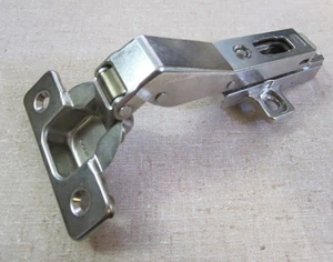 Salice 45° Angled Hinge 2P5 (2AMC), Self Close, Clip-On Plate H06, Hard to find! - Picture 1 of 4