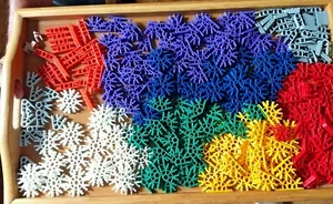 K'NEX Verbinder & ENDCLIPS 330 STÜCK STANDARD ERSATZTEILE BAU - Bild 1 von 7