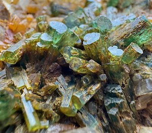 Mazzo di cristalli enormi ben terminati/completamente di alta qualità smeraldo, quarzo su matrice - Foto 1 di 24