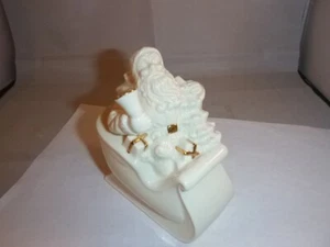 Lenox Weihnachtsmann im Schlitten Figur cremeweiß Goldrand Weihnachten Urlaub - Bild 1 von 6