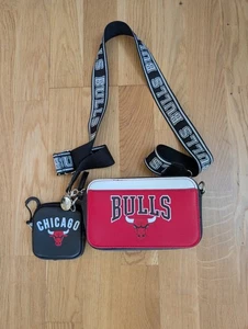 Herren NBA Chicago Bulls Tasche Crossbody Style mit extra Münztasche guter Zustand  - Bild 1 von 6