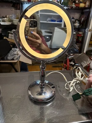 Espejo de Maquillaje Revlon Doble Iluminación 360° Táctil 3 Ajustes Ajustar Aumento Foto 1 de 4