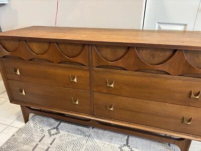 Broyhill Brasilia 6 drawer Dresser 6130-22 inc oval mirror NO TARIFFS -USA MADE - Image 1 of 4