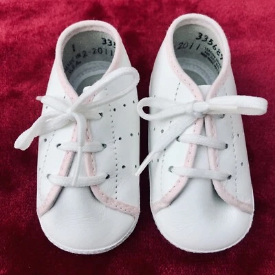 全新 复古 婴儿 鹿鞋 白色 皮革 婴儿 尺寸 1 粉红色 网球鞋 系带 — 第 1/4 张图片