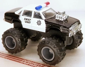 SWAT"" Monster Truck Motormax (Zee) 1983-1985 Ford LTD coche de policía ""SWAT"" 4x4 escala 1/64 - Imagen 1 de 2