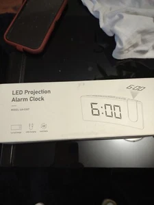 7.3" LED Digital Projector Projection Snooze Alarm Clock FM Radio Timer USB - Picture 1 of 3