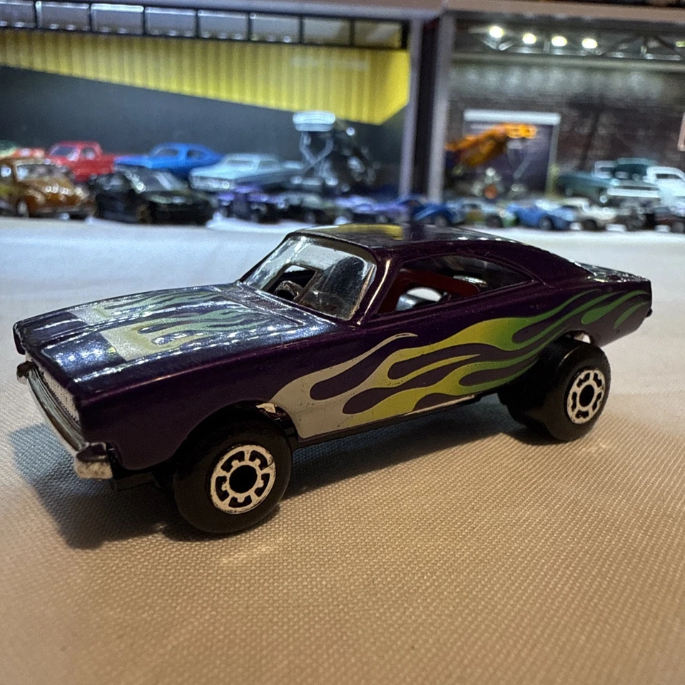 CARGADOR MATCHBOX NARANJA CÁSCARA DODGE CARAMELO PÚRPURA VERDE-BLANCO LLAMAS SUELTAS Foto 1 de 4