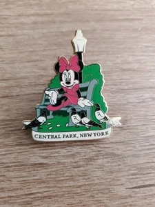 Disney Pin Minnie Mouse  Central Park  New York Feeding The Birds  - Picture 1 of 2