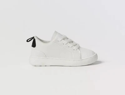 Zapatillas Zara en contraste para niños pequeños Foto 1 de 4