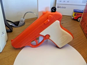 PEZ Gun Candy Orange Shooter Pistole creme Griffe 60er Jahre Patent 2.620.061 - Bild 1 von 5