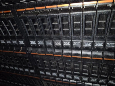 IBM 2076-224 Storwize V7000 Disk Expansion 24 x 600GB 10k SAS HDD Enclosure chia - Image 1 of 4