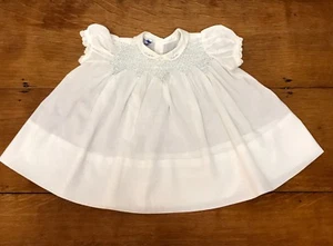 Vintage POLLY FLINDERS Baby Kleid gesmokt weiß kurzarm 50er Jahre; 6 - 9 Monate - Bild 1 von 12