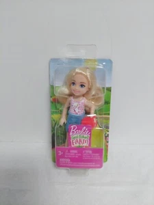 2018 Barbie Sweet Orchard Farm Blonde Chelsea Doll with a watering can - Picture 1 of 2