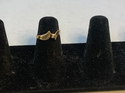 Anillo solitario vintage de diamantes de oro amarillo de 14K talla 3 delicado Foto 1 de 4