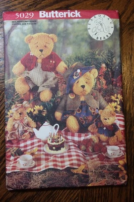 Butterick 5029 Beardreaux Bear Family 4 osos de peluche con trajes extraíbles SIN CORTAR Pa Foto 1 de 3
