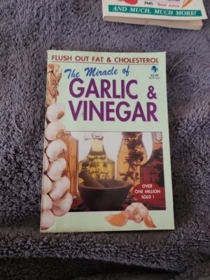 The Miracle Of Garlic & Vinegar Book 1997 Paperback Health And Cookbook.  - Image 1 of 4
