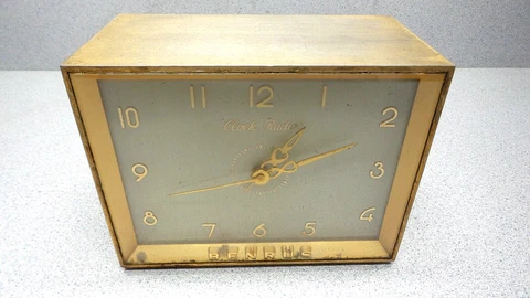 Vintage 1950's BENRUS 10B Mid Century Modern Clock Radio TESTED Cover