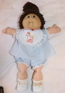 Muñeca Cabbage Patch 1985 pony marrón, hoyuelos, ojos marrones *propiedad de adultos* - Imagen 1 de 12
