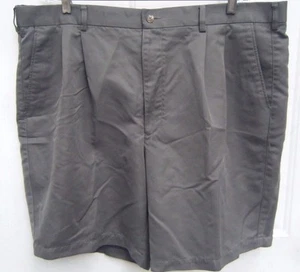 Roundtree & Yorke Men's Shorts 42 X 9 Khaki Green Polyester Easy Care NEW - Picture 1 of 2