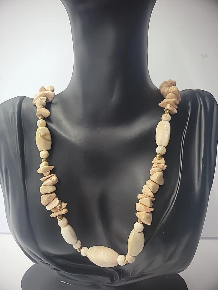 Collar Vintage Piedra Cuentas Chip Beige Tostado Joyería Disfraz Foto 1 de 4