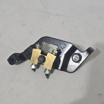 13-17 Nissan LEAF linha de freio válvula proporcional divisor de junção com suporte - Imagem 1 de 4