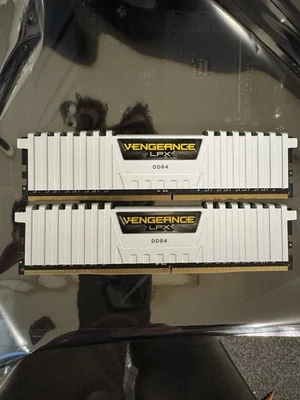 Corsair Vengence LPX DDR4 16GB 2x8  3000MHz CMK32GX4M2B3000C15W White - Image 1 of 2