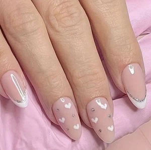 24 Stück mittellange mandelförmige weiße Herz Liebe Glitzer French Press On Nägel - Bild 1 von 7