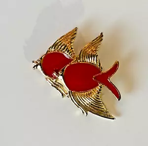 Vintage Trifari rote Emaille Doppel Fisch Brosche goldfarbene Anstecknadel 1,75" maritim tropisch - Bild 1 von 9
