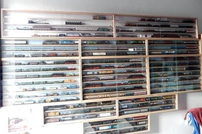 VITRINENSCHMID® VitrinenSchmidt®25 Vitrine H0 Modelleisenbahn Spur HO, 1 - 5 Ebenen 40cm - 125cm