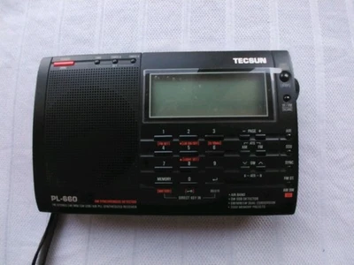 TECSUN PL-660 BLACK FM LW MW SW AIRBAND BCL BRAND NEW AIRBAND RADIO - Image 1 of 4