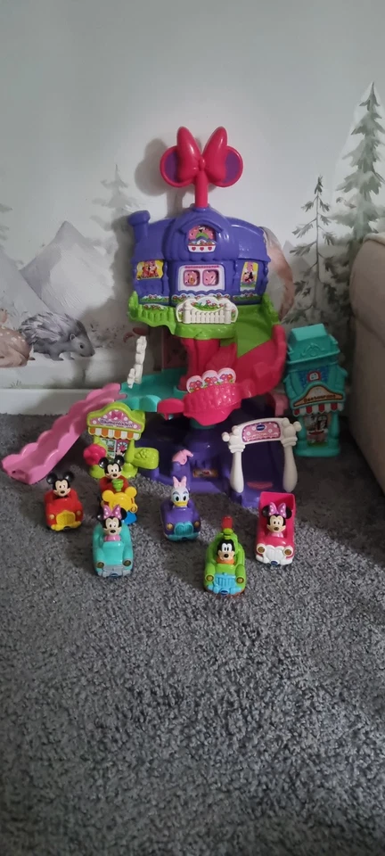 Disney Tut Tut Baby Flitzer Bahn mit Sechs Autos - Bild 1 von 1