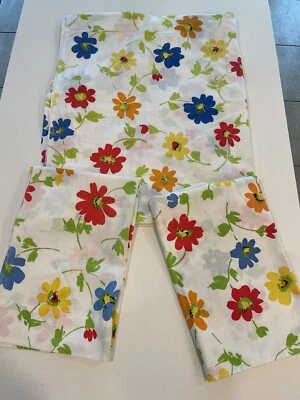 Vintage PEQUOT 1970s Flowers  Flat Sheet Full&2 Cases - Image 1 of 4