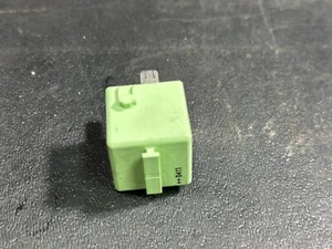 USED BMW E82 E46 E90 E60 F01 LIGHT WHITE GREEN RELAY MODULE 8373700 OEM - Picture 1 of 4