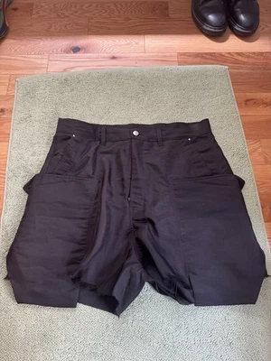 Rick Owens RR01D3322-SN Black Silk Blend Shorts – Size 33 – Made in Italy - Image 1 of 4